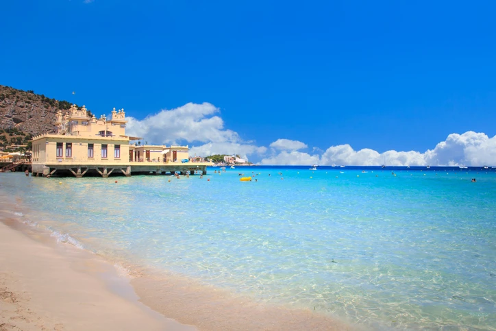 5_Antico_Stabilimento_di_Mondello_iStock.jpg